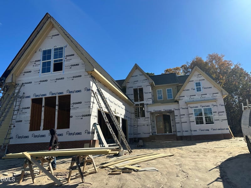 300 Meadow Walk Dr, Fuquay Varina, NC 27526