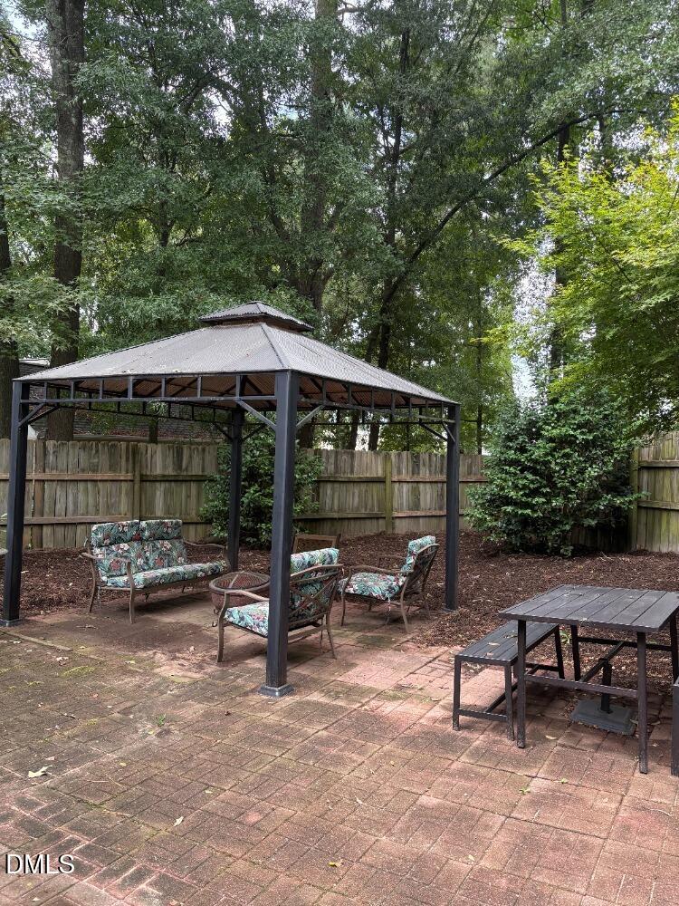 300 Powhatan Dr, Fuquay Varina, NC 27526