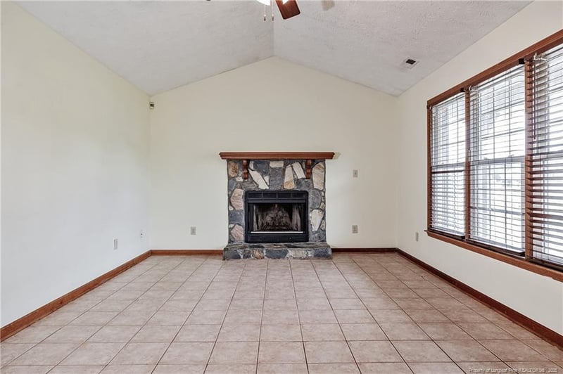 300 Sparrow Dr, Fayetteville, NC 28306