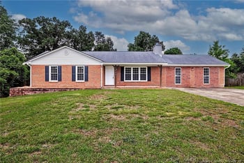 300 Sparrow Dr, Fayetteville, NC 28306