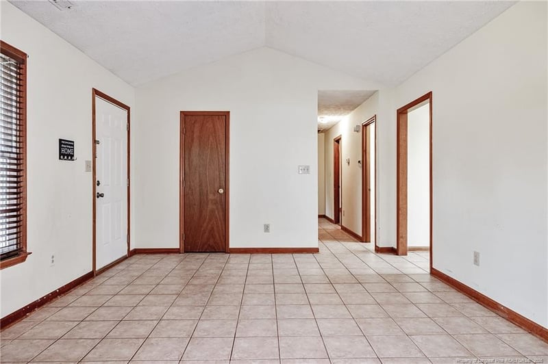 300 Sparrow Dr, Fayetteville, NC 28306