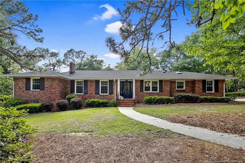 300 Woodcrest Rd, Fayetteville, NC 28305