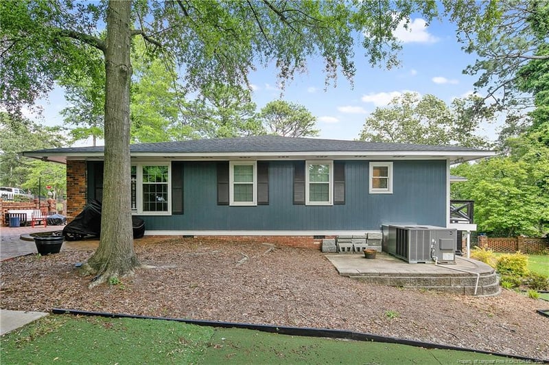 300 Woodcrest Rd, Fayetteville, NC 28305