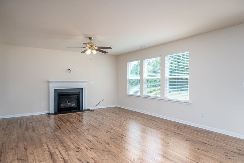 3000 Willow Ranch Dr, Fuquay Varina, NC 27526