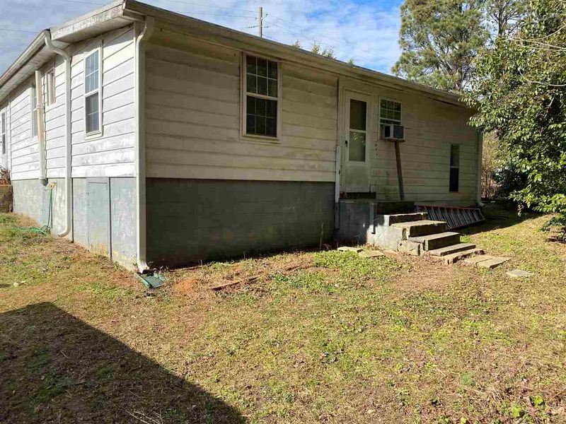 3001 Bethune Dr, Raleigh, NC 27603