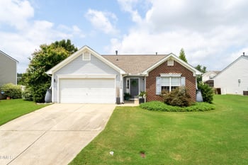 3004 Softwind Dr, Clayton, NC 27520