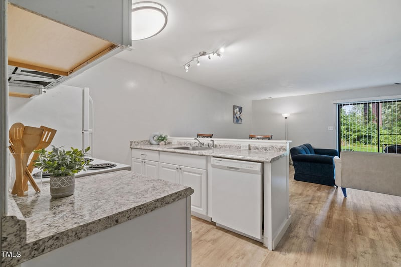 3005 Huntleigh Dr, Raleigh, NC 27604