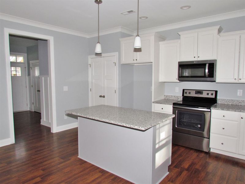 3006 Wild Iris Dr, Zebulon, NC 27597