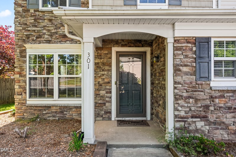 301 Ashburn Ln, Durham, NC 27703