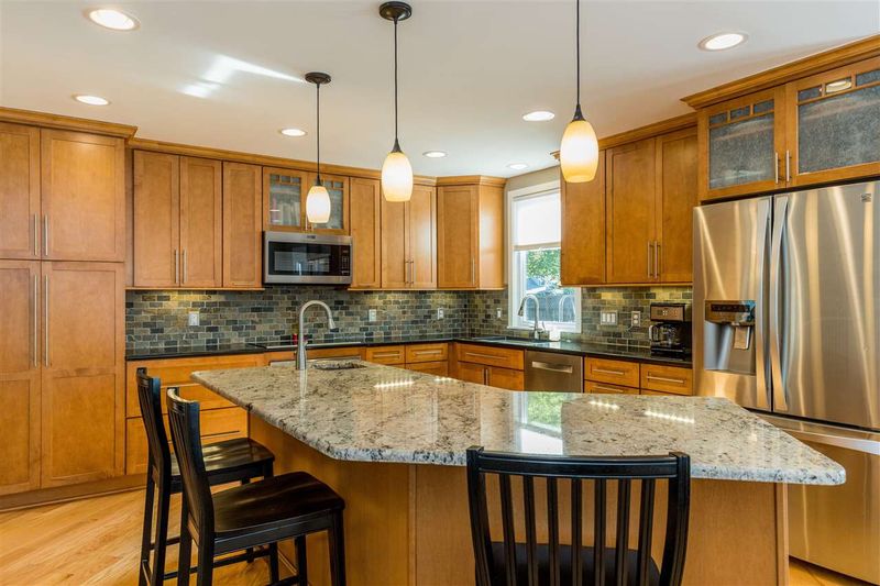 301 Bayoak Dr, Cary, NC 27513