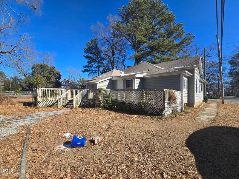 301 Brevard St, Selma, NC 27576
