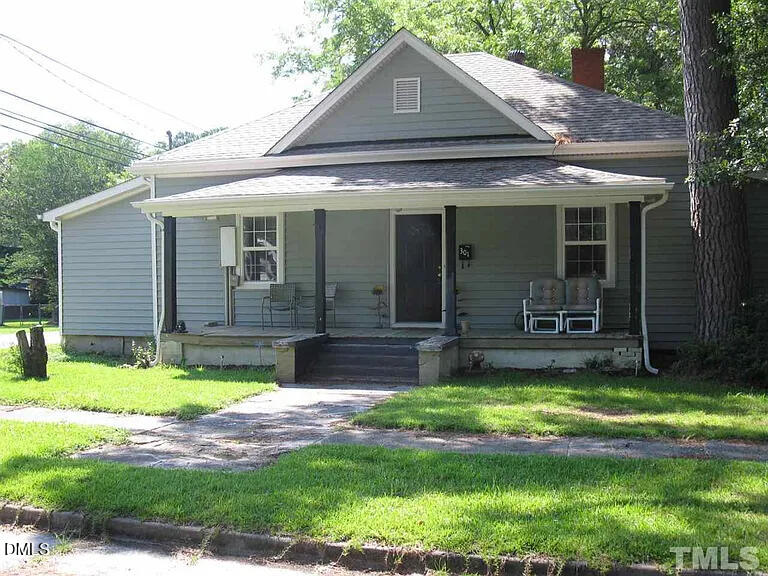 301 Brevard St, Selma, NC 27576