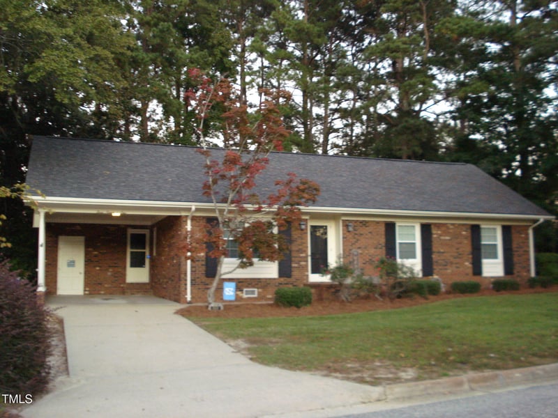 301 Briarcliff Dr, Dunn, NC 28334