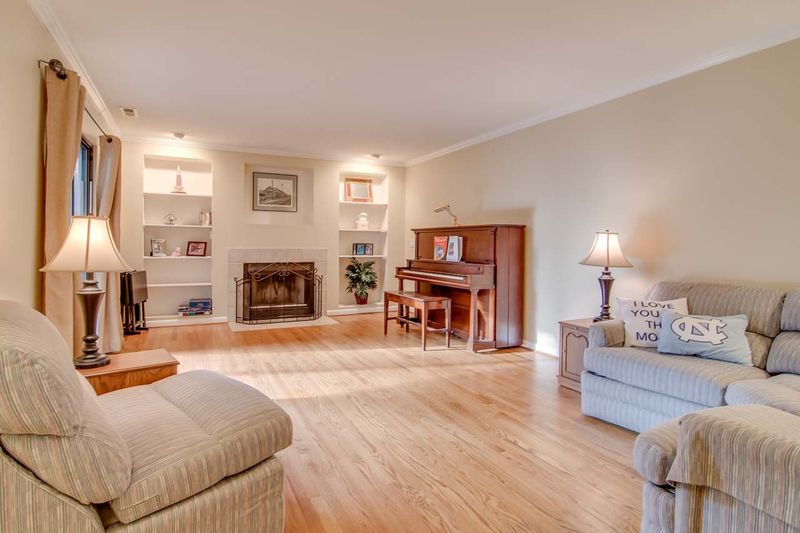 301 Brookberry Cir #301, Chapel Hill, NC 27517