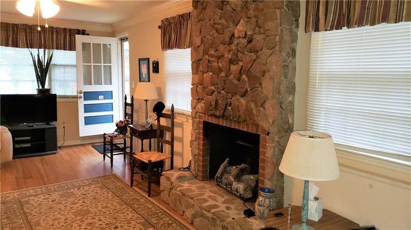 301 E Clay St, Mebane, NC 27302