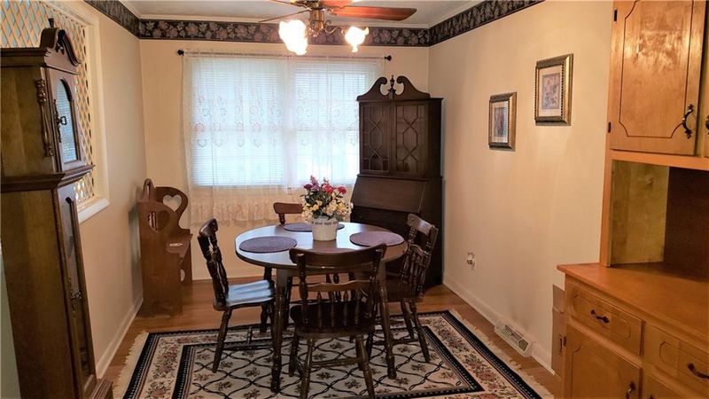 301 E Clay St, Mebane, NC 27302