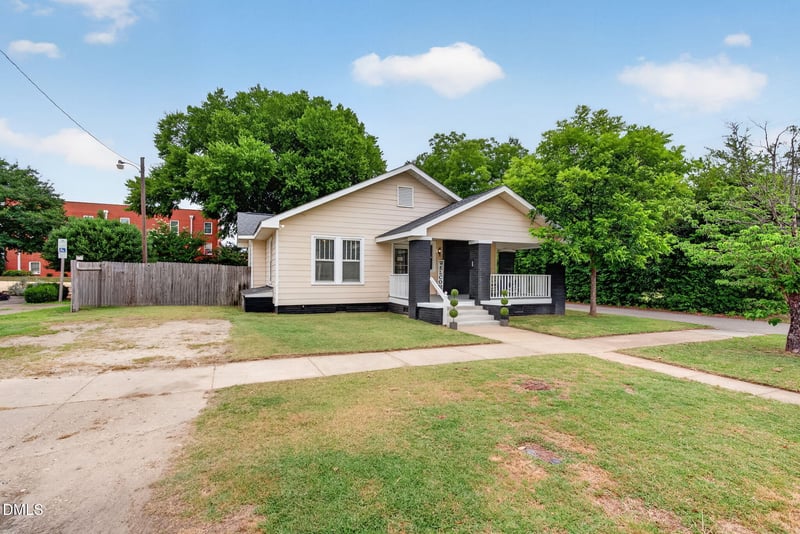 301 Divine St, Dunn, NC 28334
