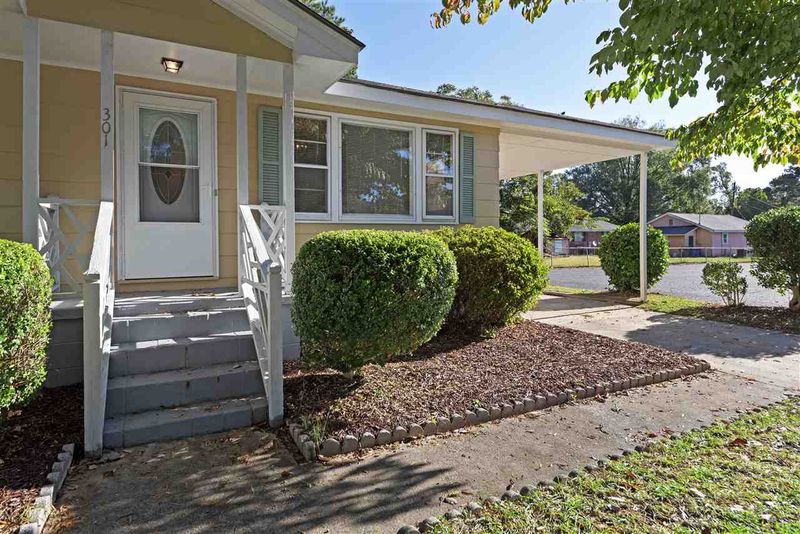 301 E Elizabeth St, Selma, NC 27576