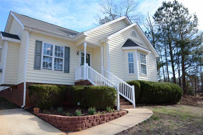 301 Fair Glen Rd, Holly Springs, NC 27540
