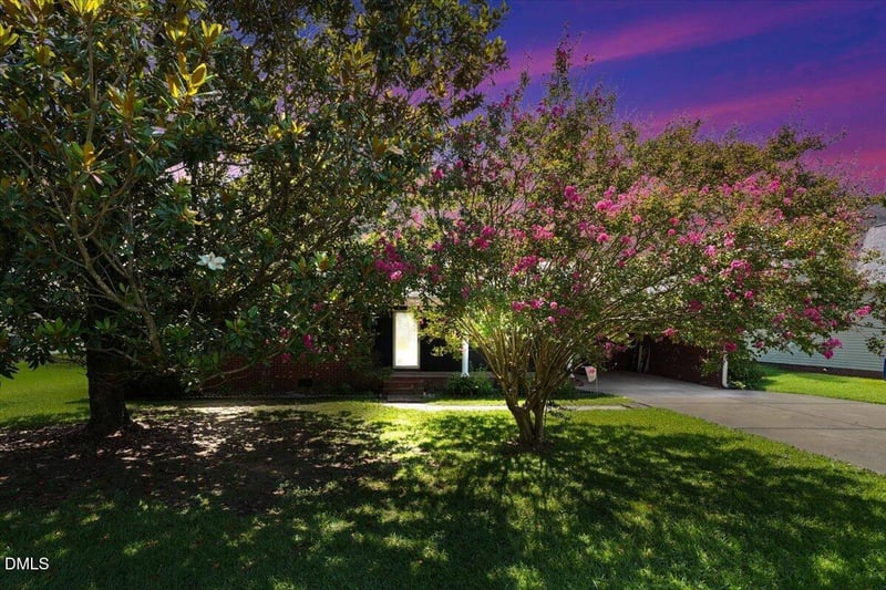 301 Flamingo Dr, Clayton, NC 27520