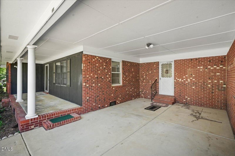 301 Flamingo Dr, Clayton, NC 27520