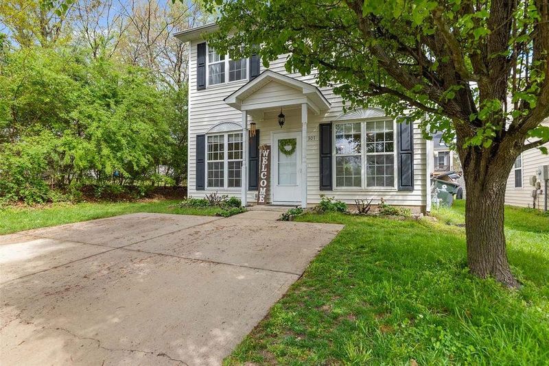 301 Glaston Ct, Apex, NC 27502