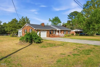 301 Halifax St, Clinton, NC 28328