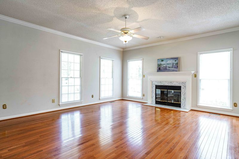 301 Heathridge Ln, Cary, NC 27513