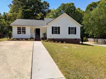 301 Hocutt Dr, Clayton, NC 27520