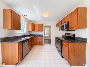 301 Hocutt Dr, Clayton, NC 27520