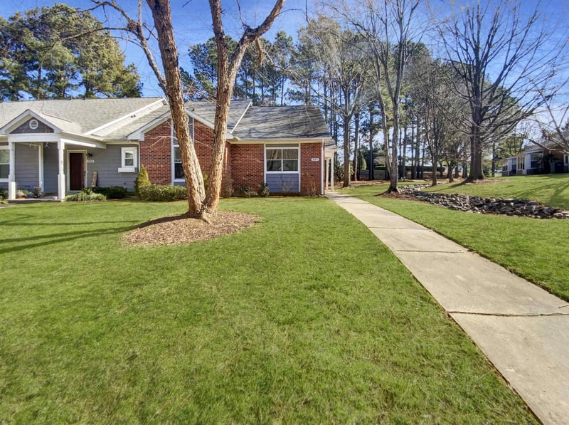 301 Huntington Park Dr, Morrisville, NC 27560