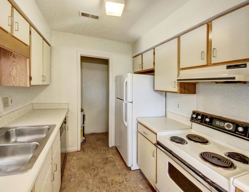 301 Huntington Park Dr, Morrisville, NC 27560