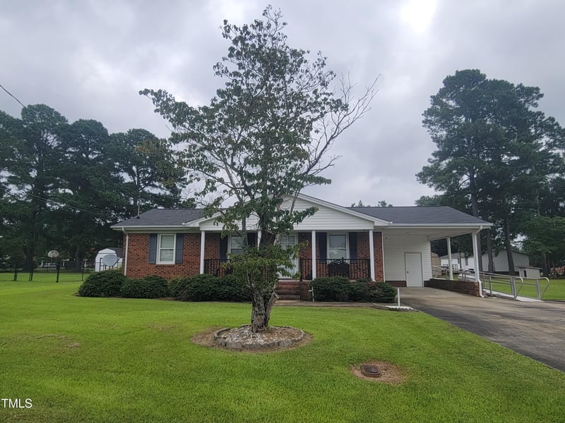 301 Isabella St, Coats, NC 27521