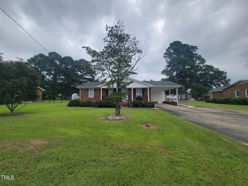 301 Isabella St, Coats, NC 27521