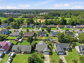 301 Larchmont Rd, Fayetteville, NC 28311
