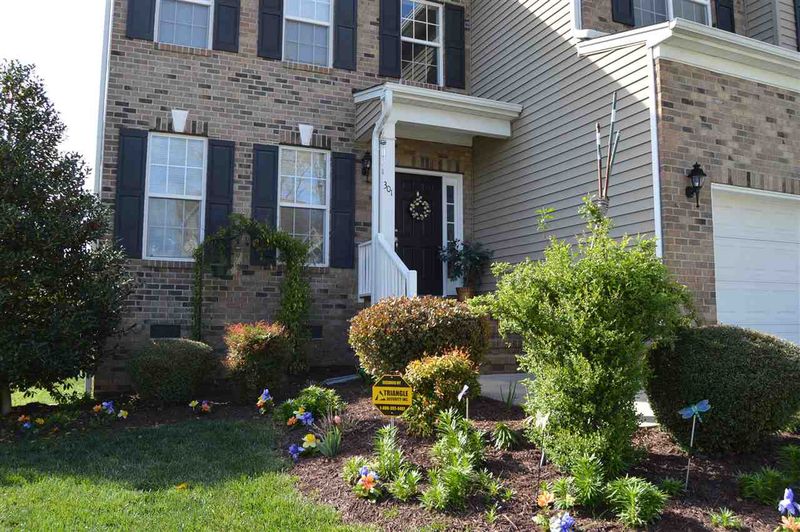 301 Large Oak Ln, Mebane, NC 27302