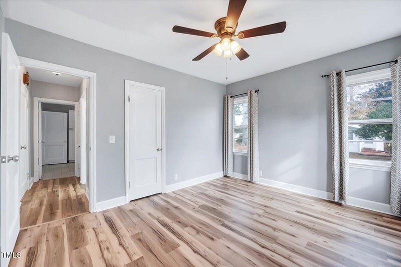 301 Lewis St, Four Oaks, NC 27524
