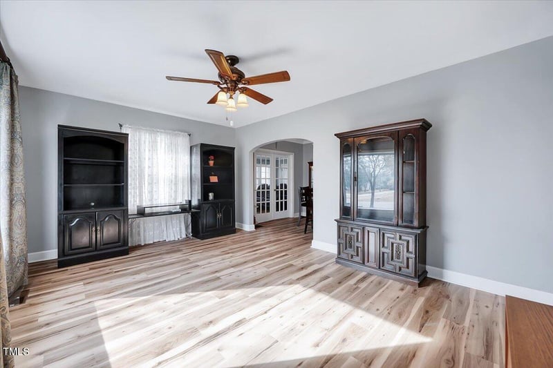 301 Lewis St, Four Oaks, NC 27524