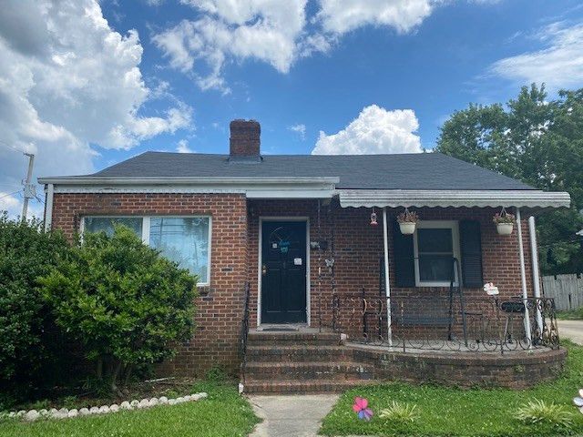 301 S Lombard St, Clayton, NC 27520