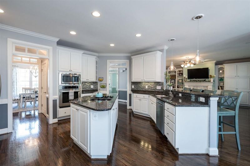 301 Lynden Valley Ct, Cary, NC 27519