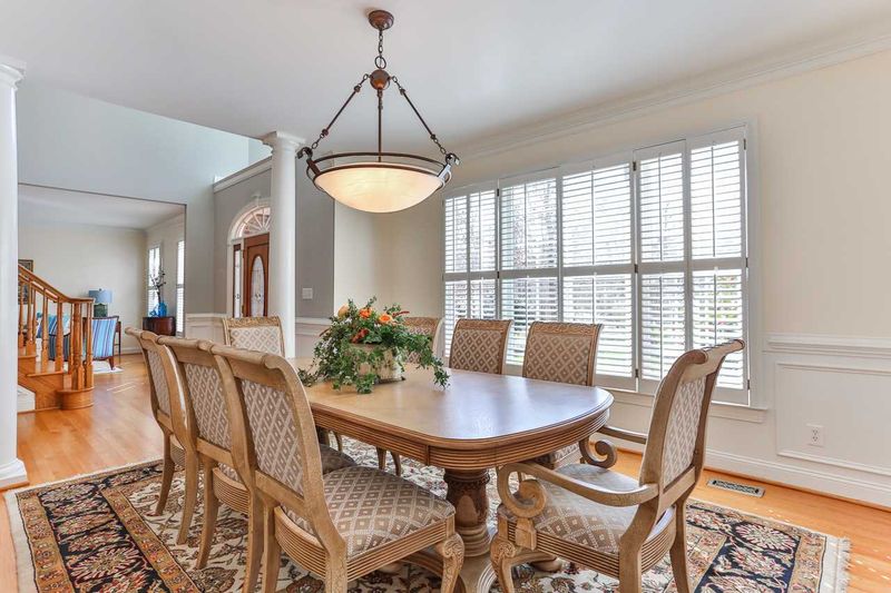 301 Madera Ln, Chapel Hill, NC 27517