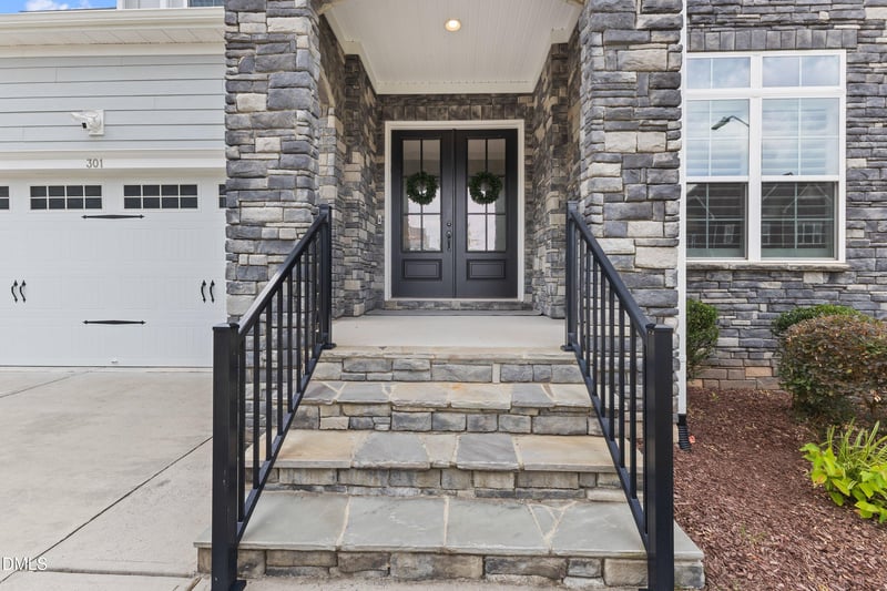 301 Mystic Quartz Ln, Holly Springs, NC 27540