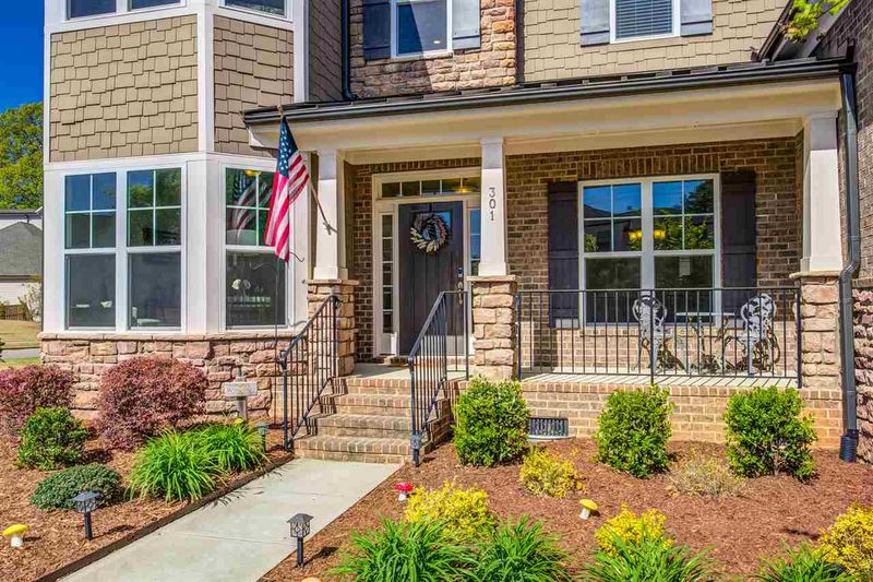 301 Oakmere Dr, Cary, NC 27513
