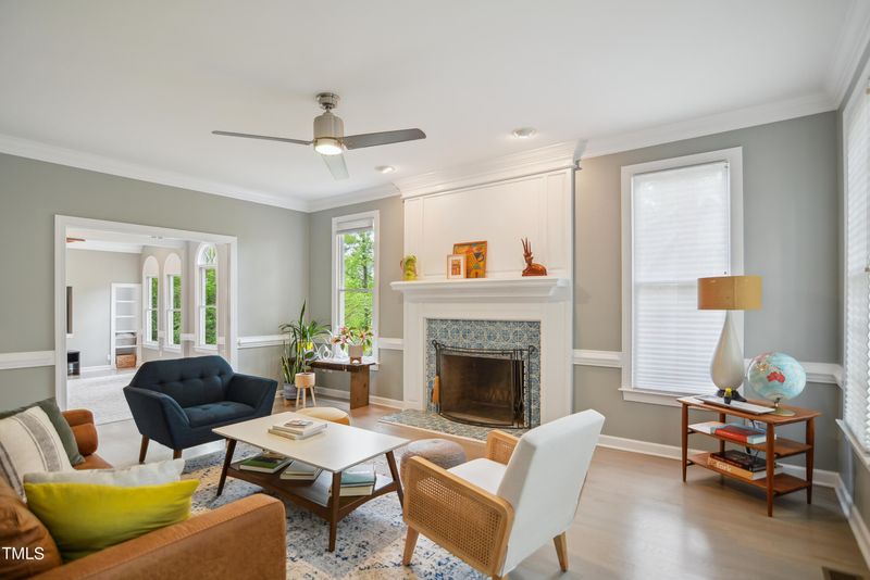 301 Parkknoll Ln, Cary, NC 27519