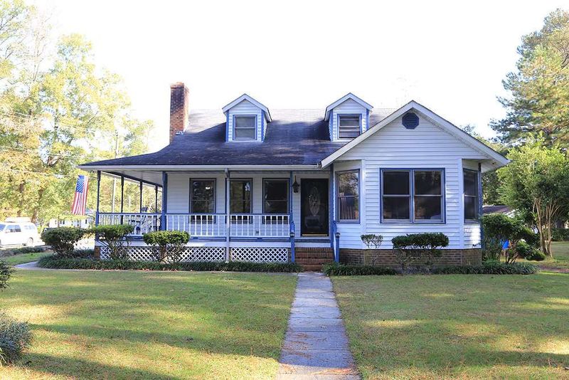 301 Pecan Dr, Selma, NC 27576