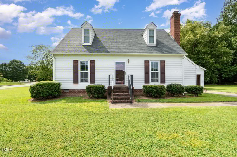 301 Pineview Dr, Zebulon, NC 27597