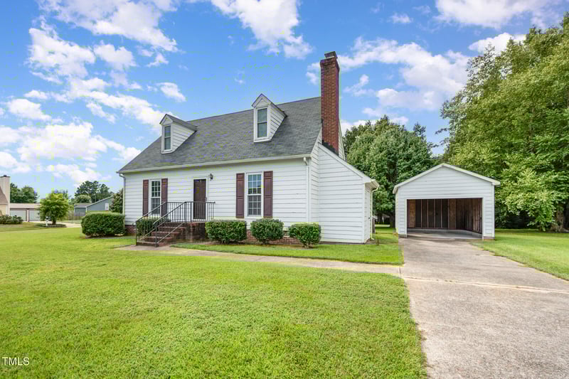 301 Pineview Dr, Zebulon, NC 27597