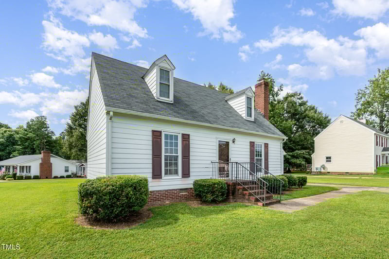 301 Pineview Dr, Zebulon, NC 27597