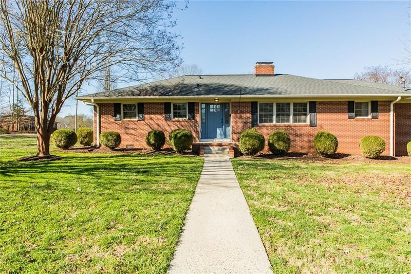 301 N Sixth St, Mebane, NC 27302