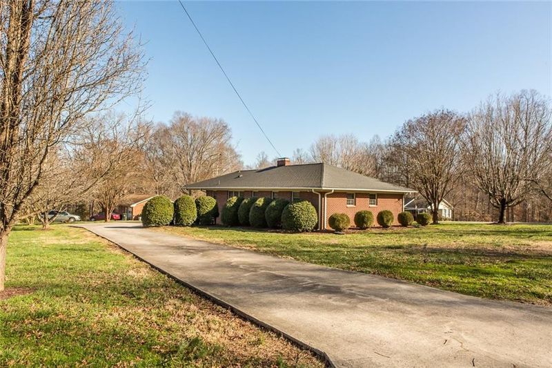 301 N Sixth St, Mebane, NC 27302